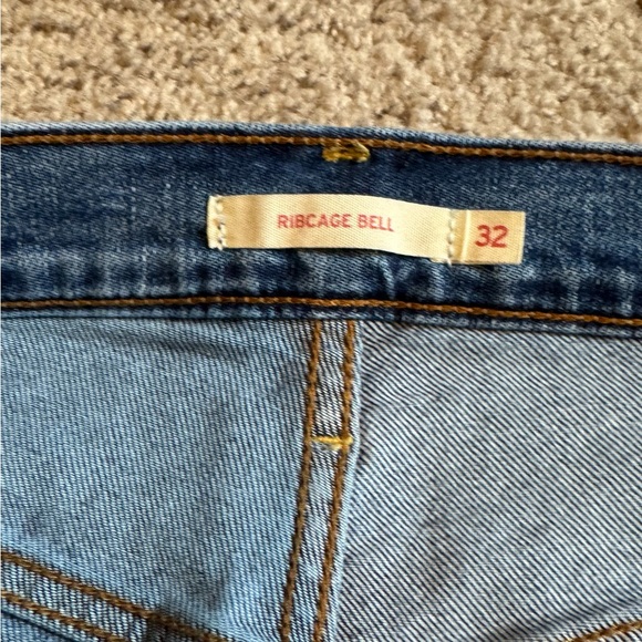 Levi's Women's Flare Jeans in Classic Blue - Picture 4 of 7